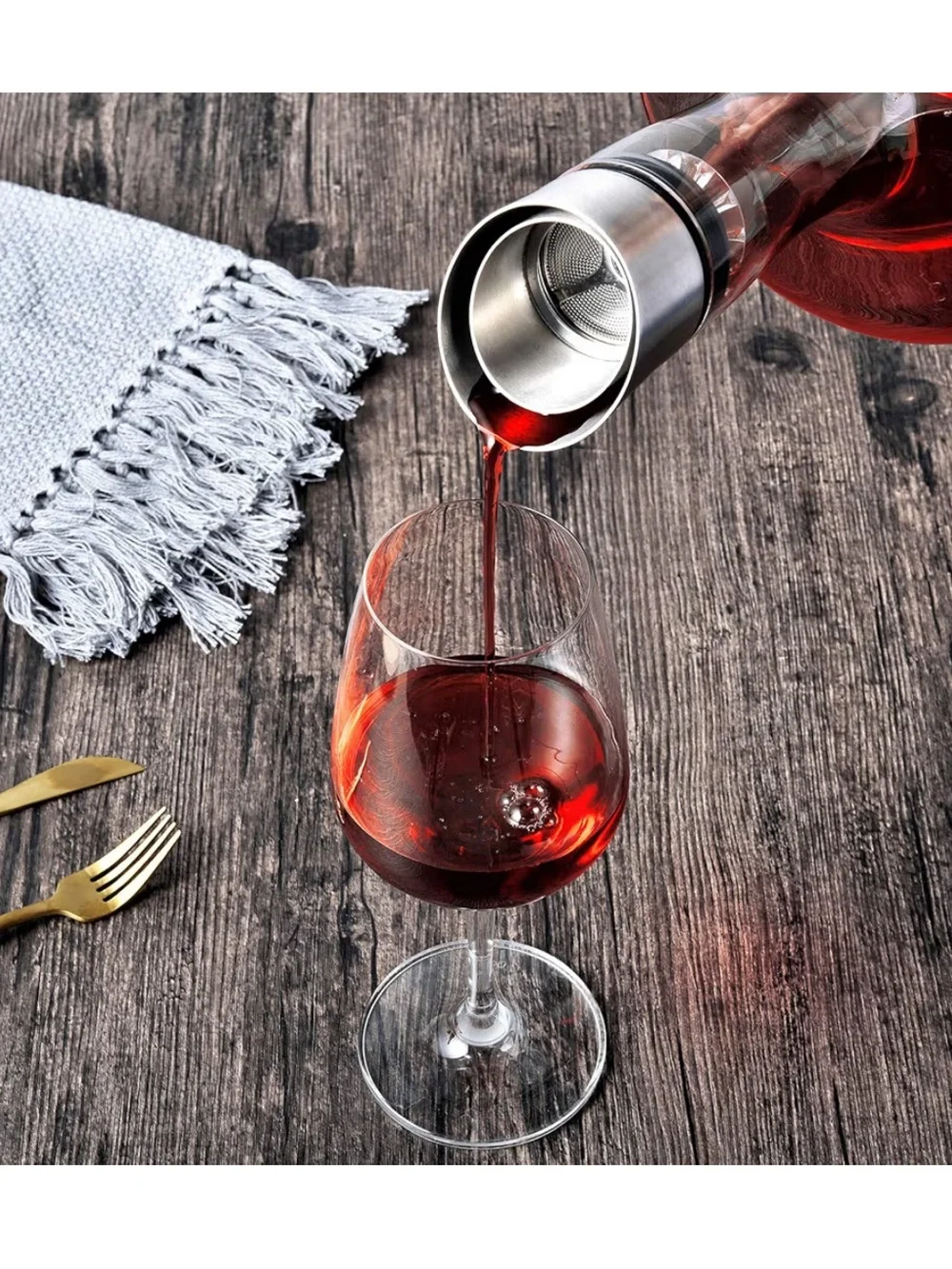 Red wine decanter with built-in aerator. hand blown crystal.